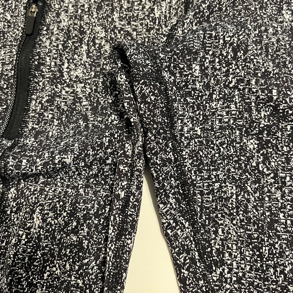 Lululemon | Inspire Tight II | Size 6 - Picture 9 of 11